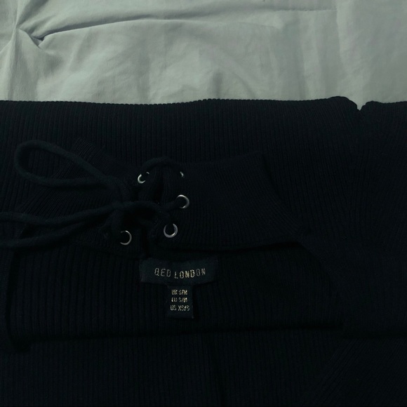 ❤️SOLD❤️ LF keyhole lace up sweater - Picture 4 of 4